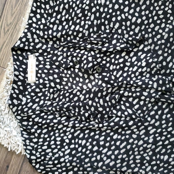 Tory Burch Stretchy Silk Black and White Animal Print Blouse - Picture 4 of 8